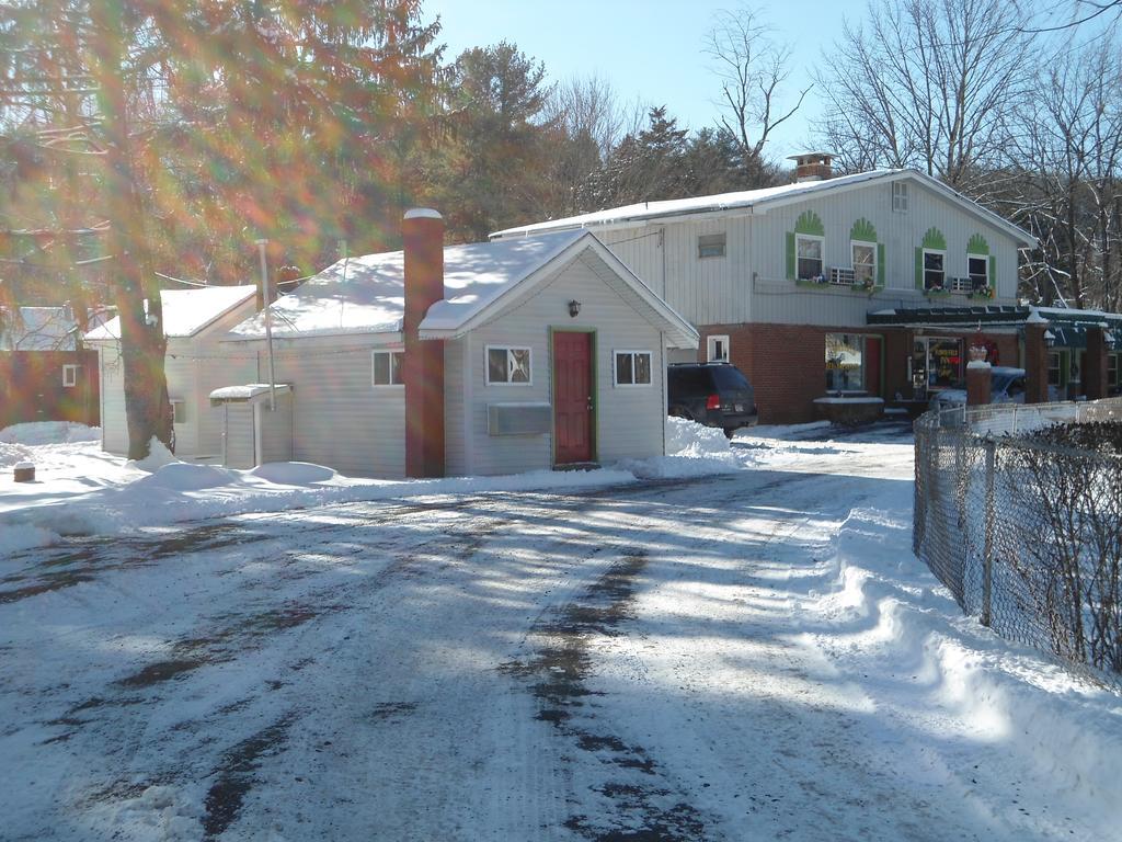 Flower Field Inn And Cottages Stroudsburg Exterior photo