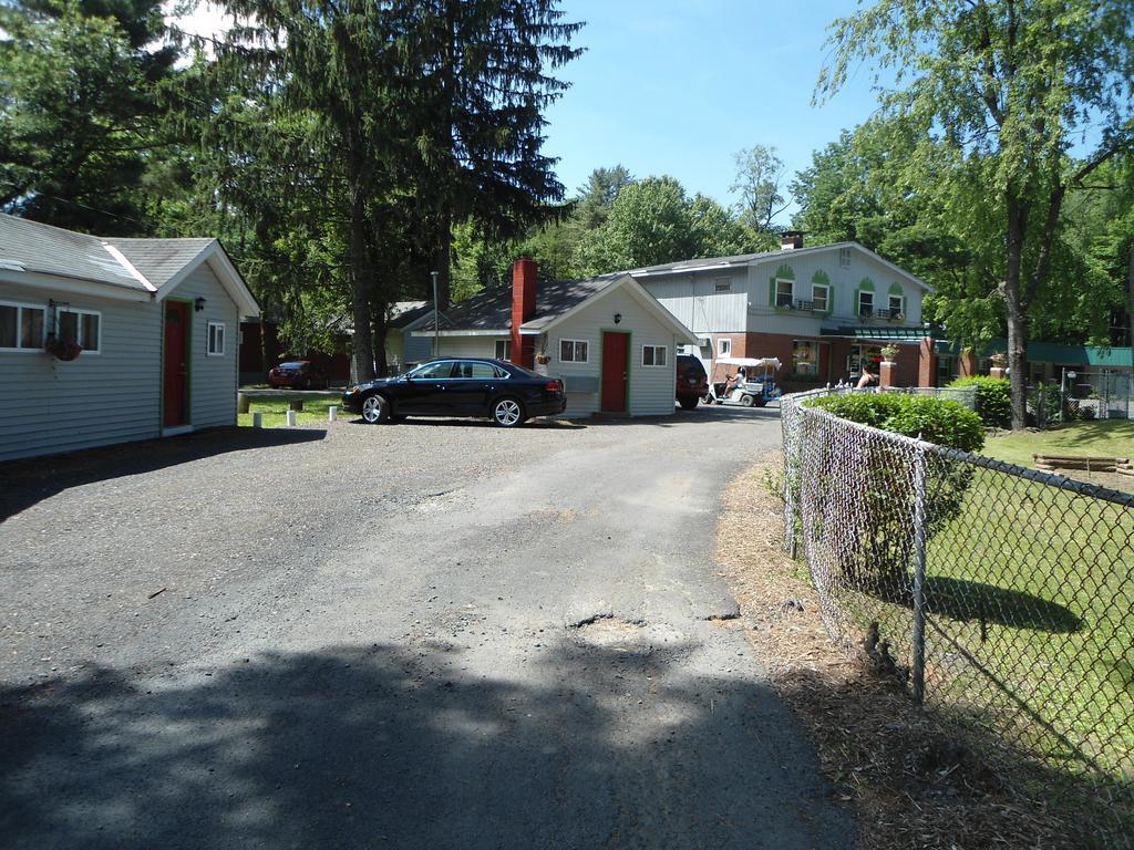 Flower Field Inn And Cottages Stroudsburg Exterior photo