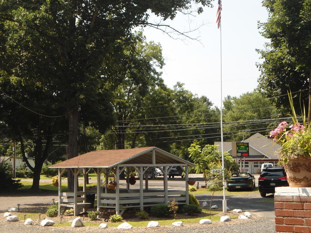 Flower Field Inn And Cottages Stroudsburg Exterior photo