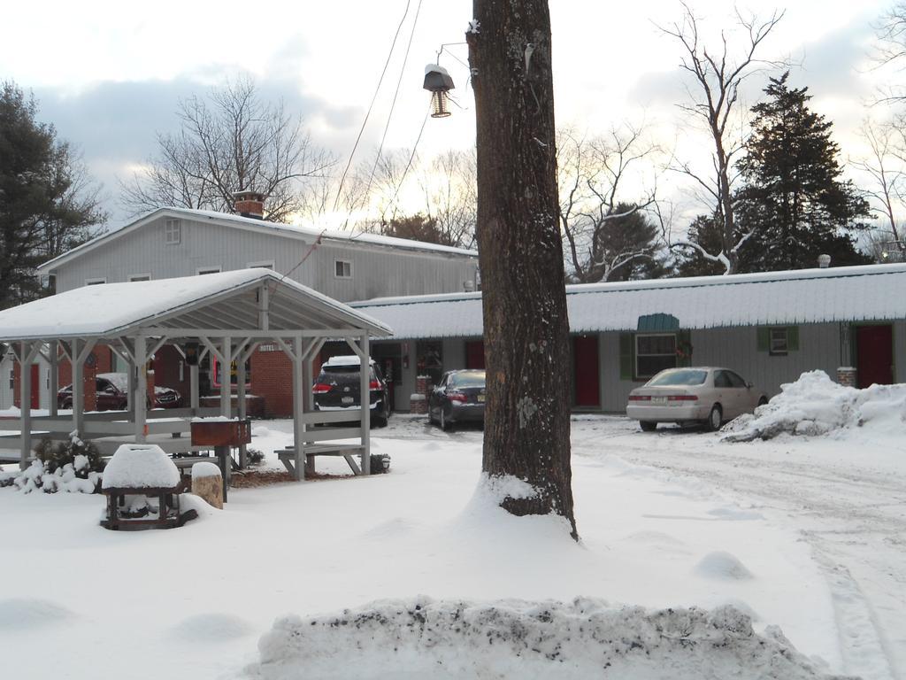 Flower Field Inn And Cottages Stroudsburg Exterior photo